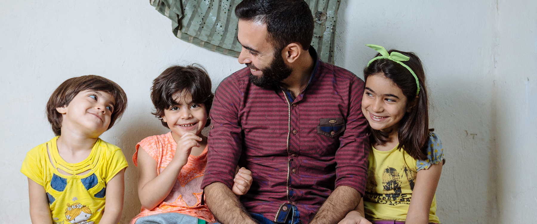 Syrische vader met zijn drie dochters. | Foto: Muse Mohammed | IOM, 2016 Syrische vader met zijn drie dochters. | Foto: Muse Mohammed | IOM, 2016