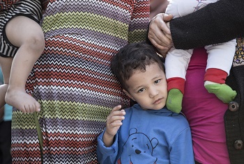 Kind in een vluchtelingenkamp op het Griekse Lesbos | Foto: IOM, 2015