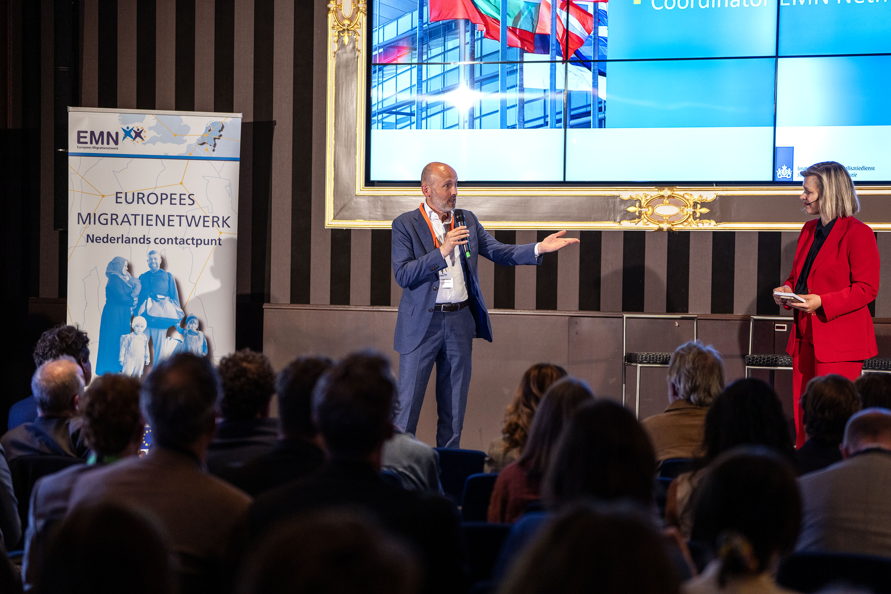 hans Lemmens, EMN Netherlands, on stage to close the conference