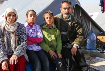 Khalil Ibrahim (rechts), Syrische vluchteling uit Aleppo, vluchtelingenkamp. | Foto: IOM, 2014