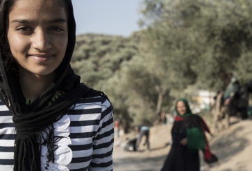 Jonge Syrische vluchtelinge op Lesbos, Griekenland. | Foto: Francesco Malavolta | IOM, 2015