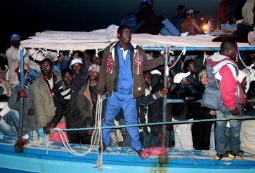 Italiaanse kustwacht redt migranten en vluchtelingen op weg naar Italië. | Foto: Francesco Malavolta | IOM, 2014