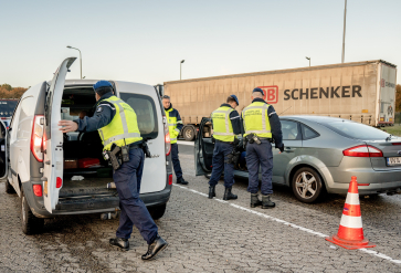 Grenscontrole Zevenaar door de Koninklijke Marechausse, politie en douane, 2022 | Foto: ANP/Hollands Hoogte, Bram Petraeus